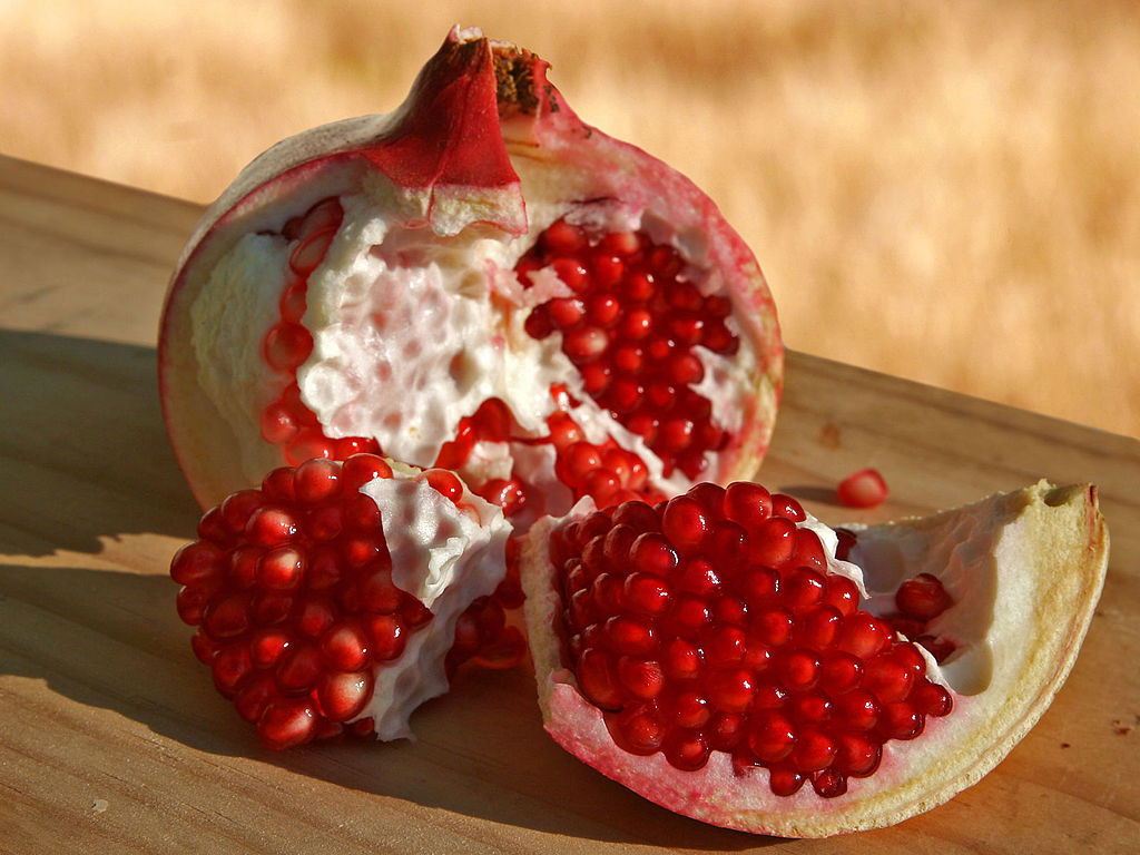 1024px-Pomegranate02_edit